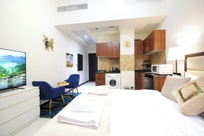 สตูดิโอ | บริเวณนั่งเล่น | สมาร์ททีวี 35 นิ้ว พร้อมช่องดิจิตอล