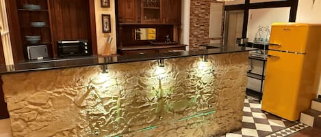 Coffee/tea maker, electric kettle, high chair