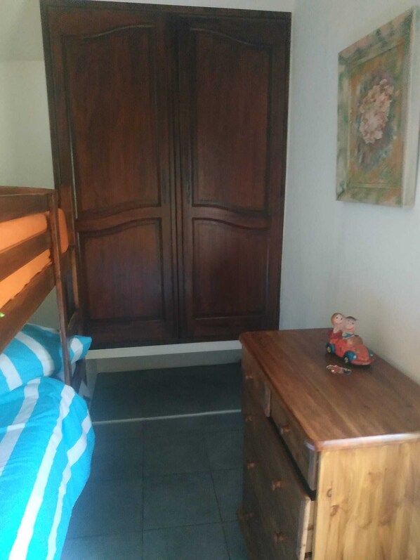 2 bedrooms, bed sheets