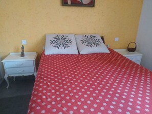 2 bedrooms, bed sheets