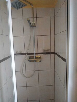 Handtücher, Seife, Toilettenpapier