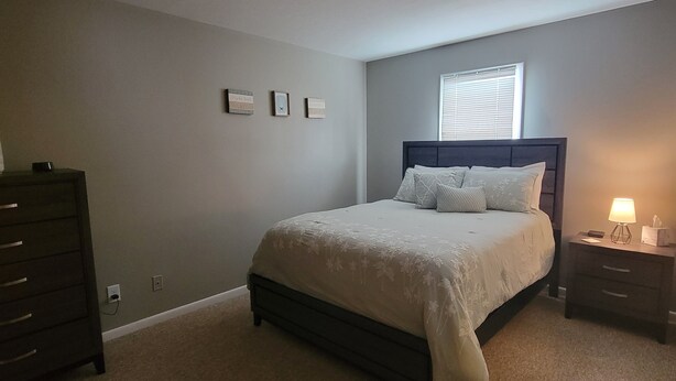 3 bedrooms, iron/ironing board, WiFi (free), bed sheets - Clean Spacious 3BR, ½ Mi to Hospital, Near Universities, Fast WiFi, Pet-Friendly (Princeton)