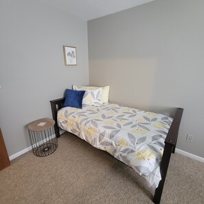 Iron/ironing board, free WiFi, bed sheets