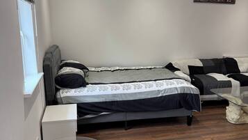 1 bedroom, iron/ironing board, free WiFi, wheelchair access