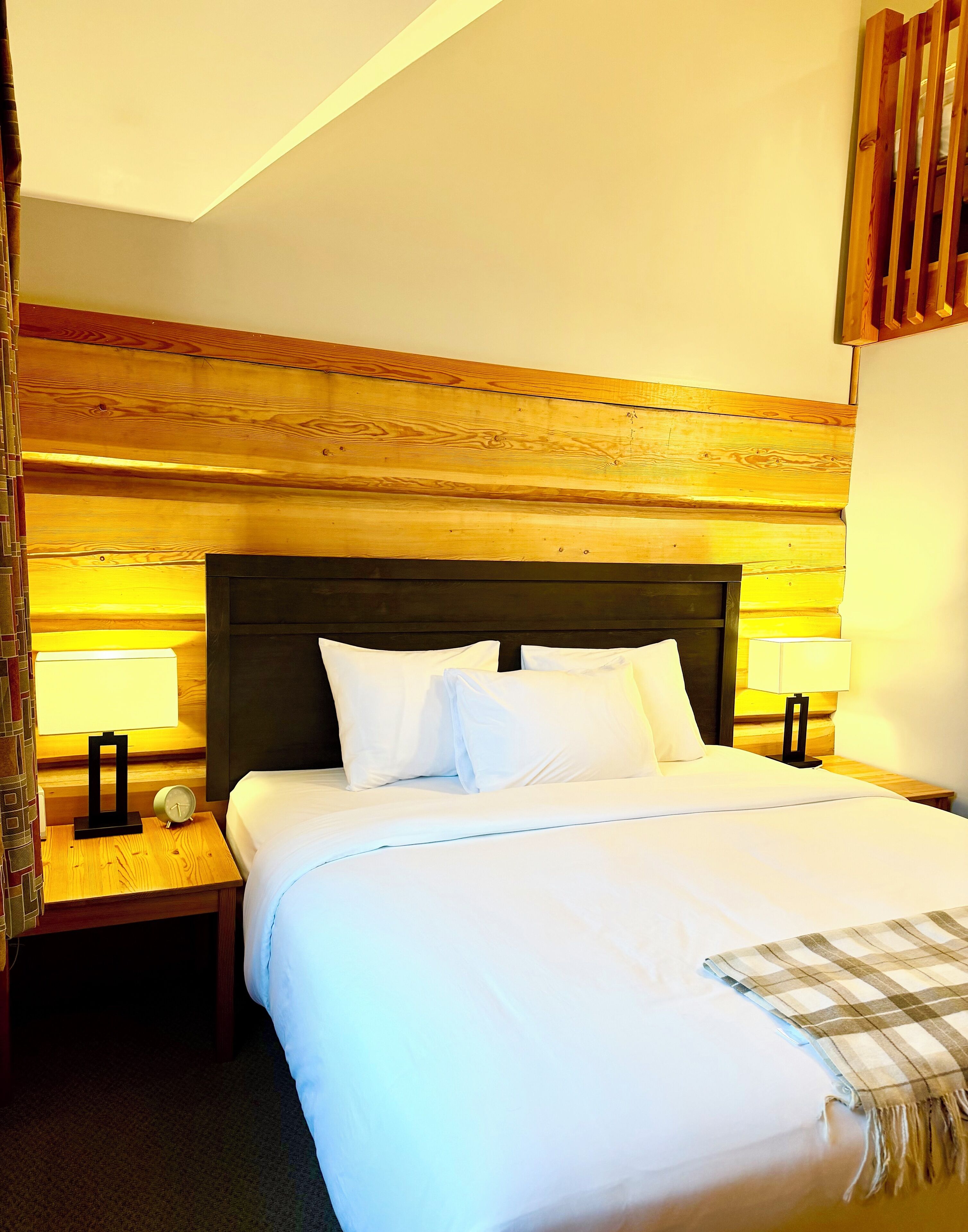 Room, Multiple Beds, Mountain View