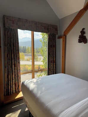 Room, Multiple Beds, Mountain View | Premium bedding, down duvets, free WiFi, bed sheets