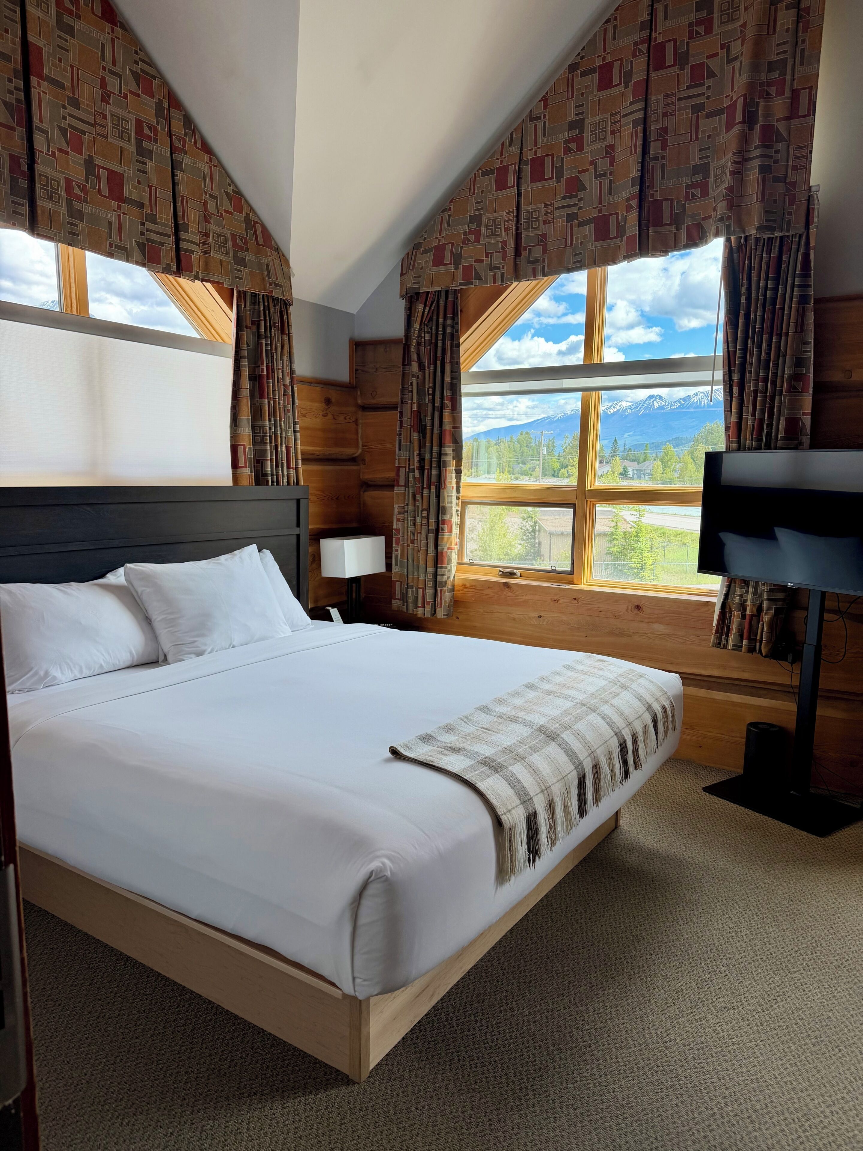 Premium bedding, down duvets, free WiFi, bed sheets