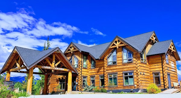 Lodge And Lantern - Golden