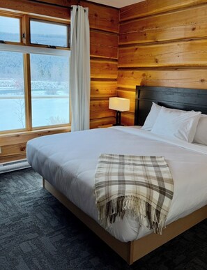 Chambre, 1 trÚs grand lit, vue sur la montagne | Literie de qualité, couette en duvet, accÚs au Wi-Fi (inclus)