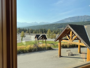 Superior Room, 1 Queen Bed, Non Smoking, Mountain View