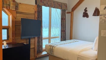 Rom – premium, flere senger, fjellutsikt | Sengetøy av topp kvalitet, dundyner, wi-fi (inkludert) og sengetøy