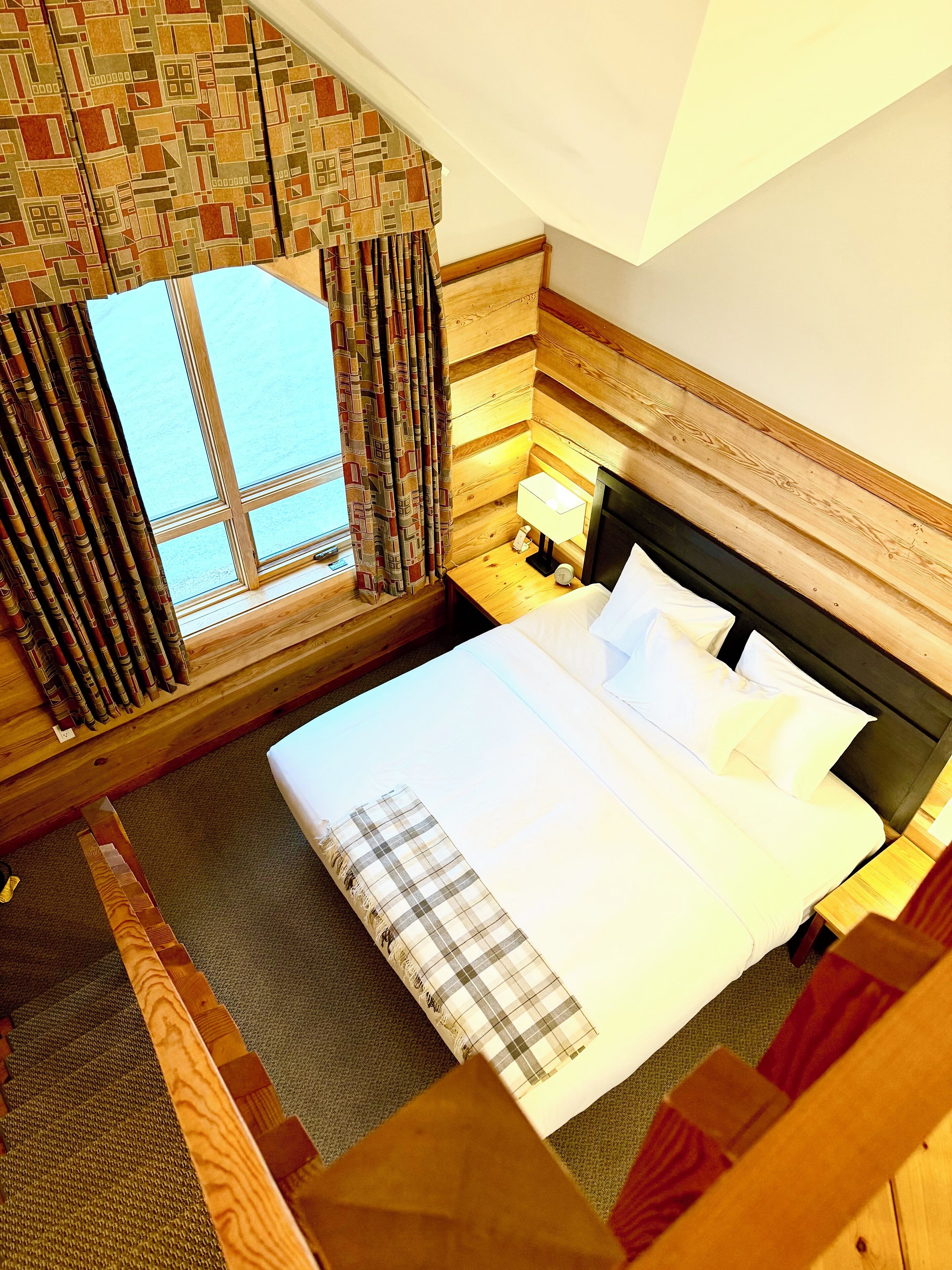 Premium bedding, down duvets, free WiFi, bed sheets