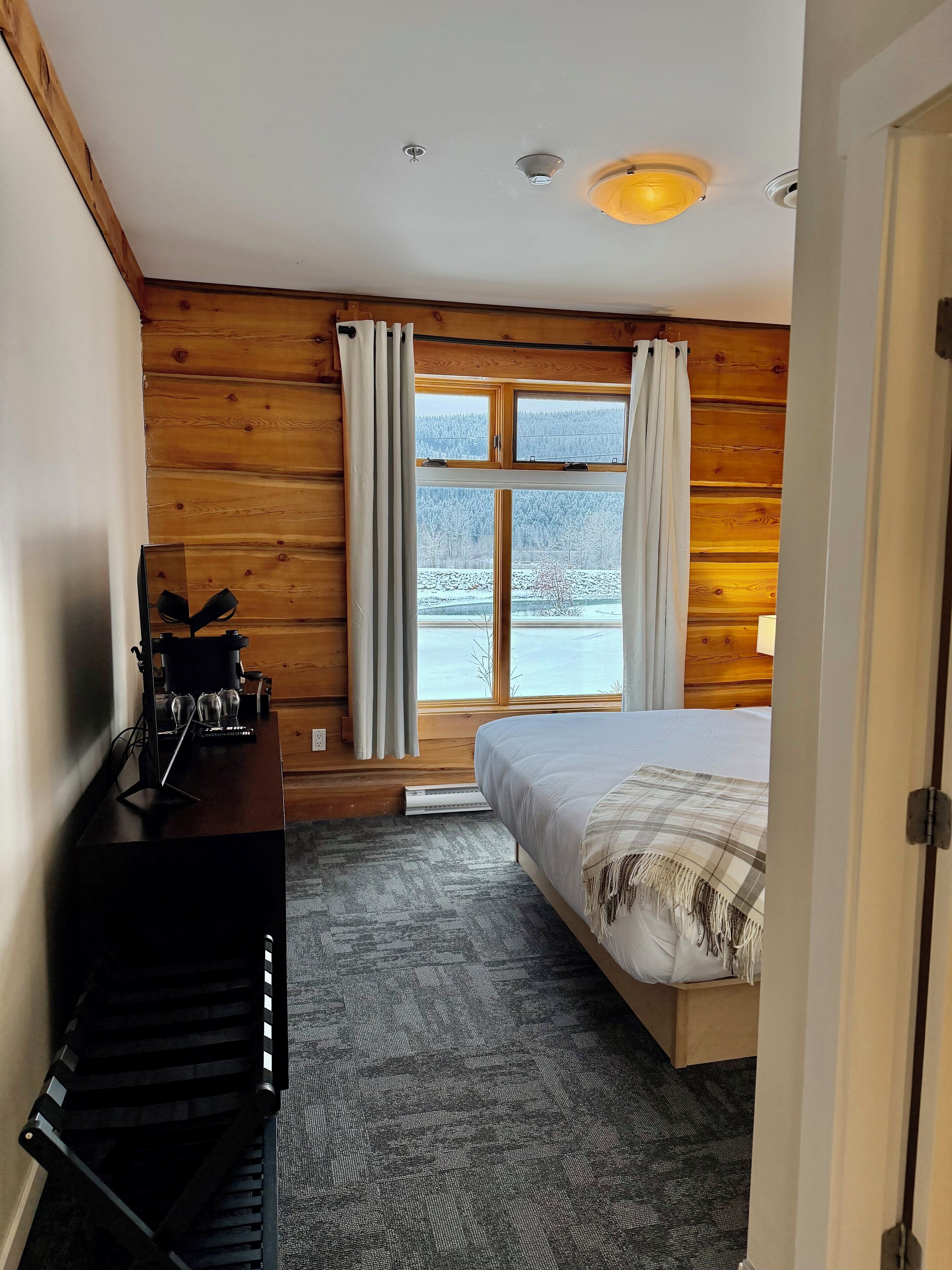 Kamer, 1 kingsize bed, uitzicht op bergen | Luxe beddengoed, donsdekens, gratis wifi, beddengoed