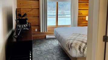 Rom, 1 kingsize-seng, fjellutsikt | Sengetøy av topp kvalitet, dundyner, wi-fi (inkludert) og sengetøy
