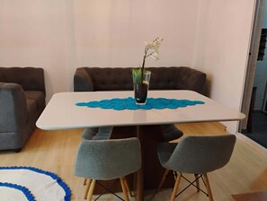 Dining - Cozy and Familiar (Vila Nova Aparecida Mogi das Cruzes)