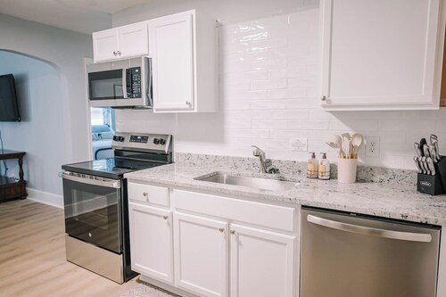 Cozy midtown 3 bedroom/1 bath