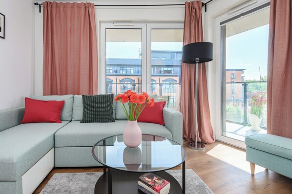 Lägenhet Comfort | Vardagsrum | 50-tums smart-tv med kabelkanaler