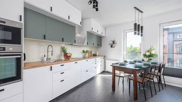 Fridge, microwave, oven, dishwasher