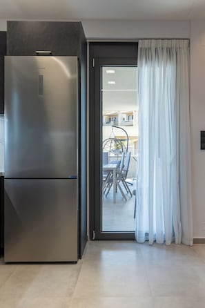 Family Villa | Private kitchen | Full-sized fridge, microwave, oven, stovetop