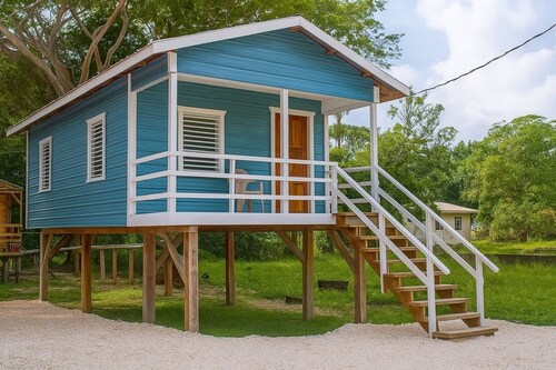 Fully equipped home minutes away from the airport