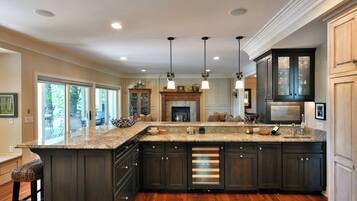 冰箱、微波炉、烤箱、炉灶