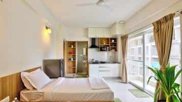 Twin Room, Balcony, City View | Premium bedding, individually furnished, desk, laptop workspace