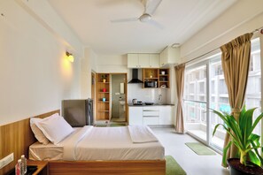 Twin Room, Balcony, City View | Premium bedding, individually furnished, desk, laptop workspace