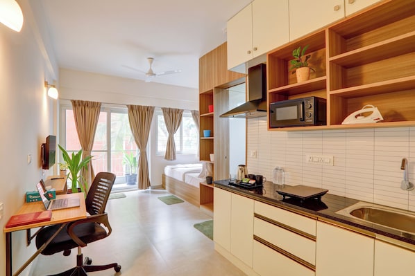 Suite, Balcony, City View
