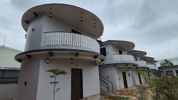 Executive Villa | Free WiFi, bed sheets