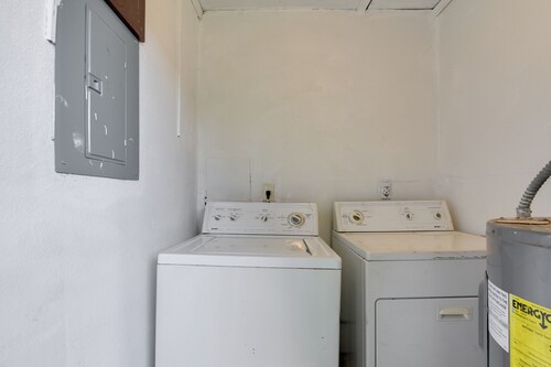 15 Mi to Dtwn Houston: Condo in Gated Community