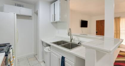 15 Mi to Dtwn Houston: Condo in Gated Community