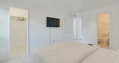 15 Mi to Dtwn Houston: Condo in Gated Community