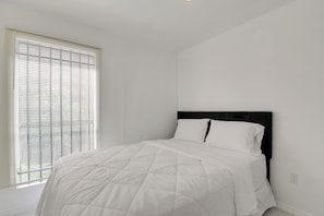 Interior - 15 Mi to Dtwn Houston: Condo in Gated Community (Houston)