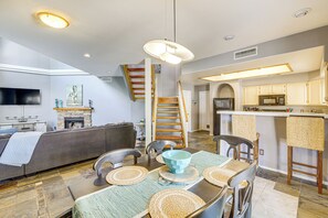 Interior - Hike & Golf! Townhouse w/ Resort Perks in PHX (Phoenix)