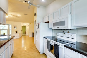 House (3 Bedrooms) | Interior