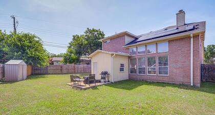3 Mi to Dfw: Pet-friendly Euless Home