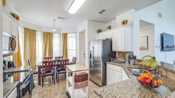 House (3 Bedrooms) | Interior