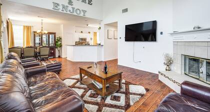 3 Mi to Dfw: Pet-friendly Euless Home