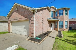 House (3 Bedrooms) | Interior - 3 Mi to Dfw: Pet-friendly Euless Home (Euless)