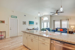 House (3 Bedrooms) | Interior