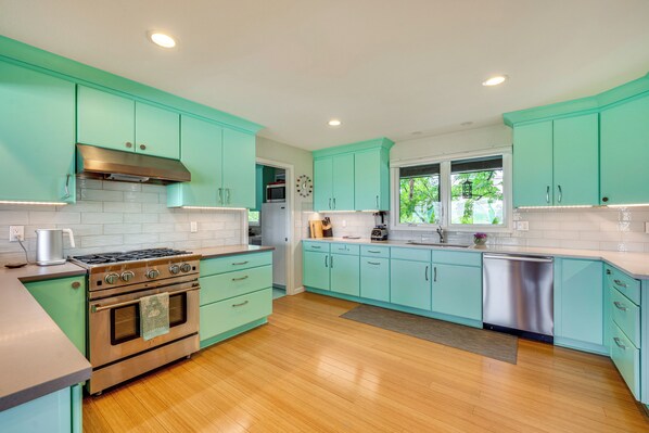 House (4 Bedrooms) | Interior