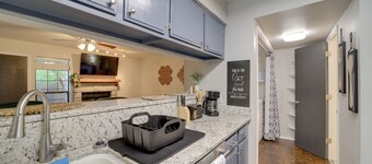 10 Mi to Dtwn Tulsa: Condo w/ Pool Access!