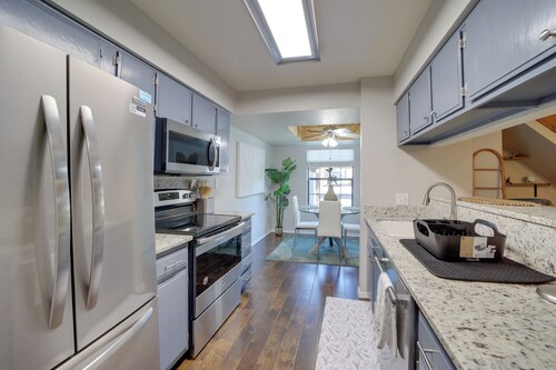 10 Mi to Dtwn Tulsa: Condo w/ Pool Access!