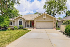 Apartment (3 Bedrooms) | Interior - 5 Mi to Platte River: Inviting Bellevue Rental (Bellevue)