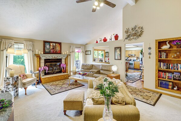 Interior - 5 Mi to Platte River: Inviting Bellevue Rental (Bellevue)