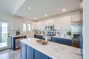 House (3 Bedrooms) | Interior - < 1 Mi to Lake Chatuge: Home w/ Mtn & Water Views! (Young Harris)