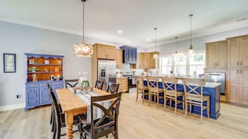 House (4 Bedrooms) | Interior