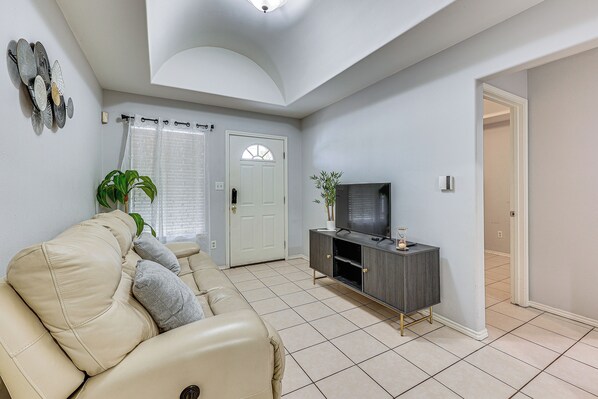 Apartment (2 Bedrooms) | Interior - Near Utrgv & State Park: Cozy Mission Unit (Mission)
