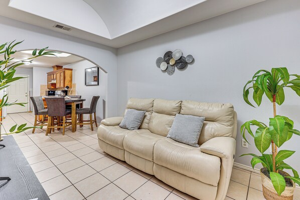 Apartment (2 Bedrooms) | Front of property