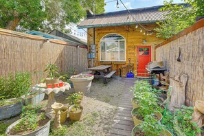 Apartment (2 Bedrooms) | Front of property